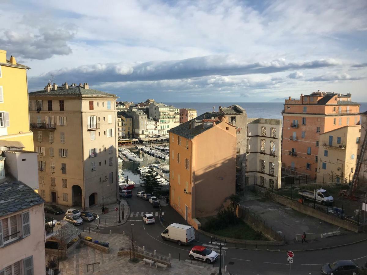 Appartement Bastia Au Pied Du Vieux Port Esterno foto