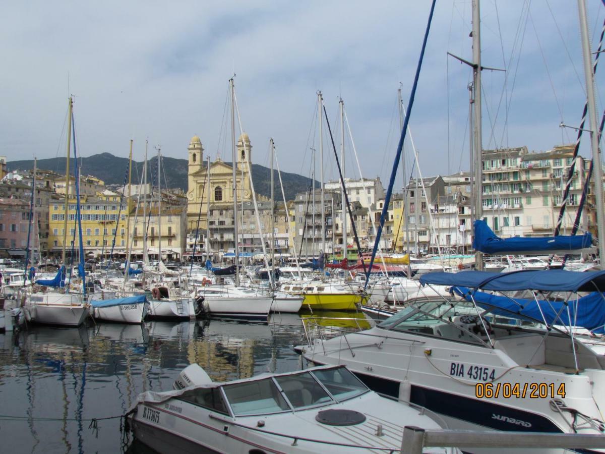 Appartement Bastia Au Pied Du Vieux Port Esterno foto